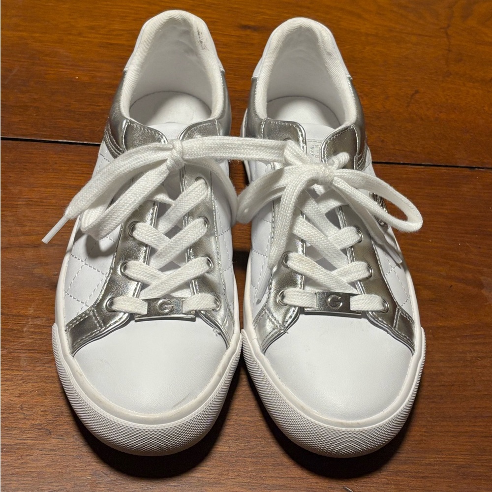 GBG Los Angeles Women’s White / Sliver Sneaker  Size 7 Medium